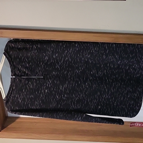 NWT Merona Black and White Ling Sleeve Shirt. SIZE Medium - Picture 2 of 6